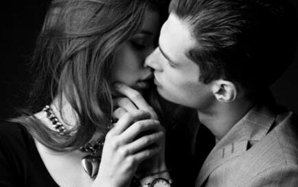 如何接吻女生会舒服 爱情之吻就都吻在口舌之间