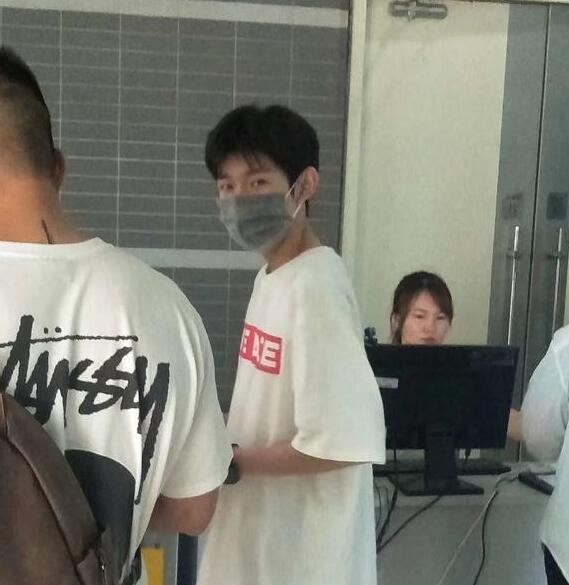 驾照就要到手 王源通过科三考试露笑眼难掩兴奋