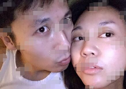 48岁闫妮被曝与男友分手 昔日素颜与男友亲密照流出