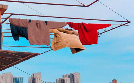 周公解梦 梦见抱着别人的衣服走 近期要多加小心