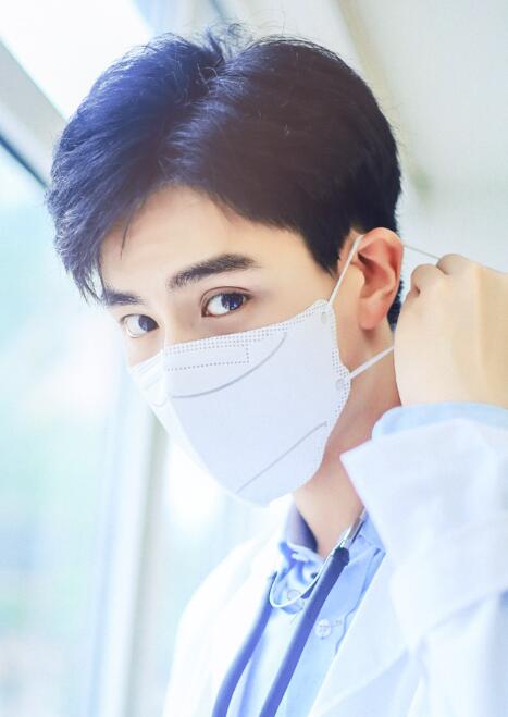 小美好里那些甜到发腻却也痛到骨子里的情话