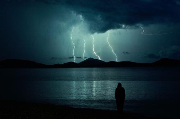 周公解梦 梦见狂风暴雨暗示什么 有没有什么特别的预示