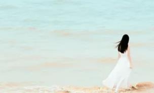 唐笑去好朋友家玩 却被她叔叔强行按在床上欺负