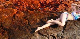 女大学生与老师在办公室上演激情一幕