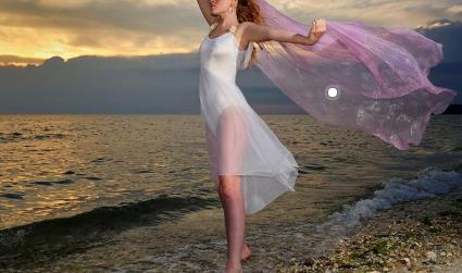 在楼道碰见自己老公 公然和女下属偷情