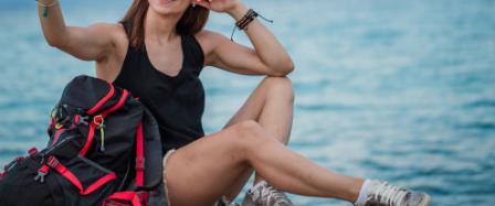 在外被流氓欺负 没想到回家差点被养父欺负