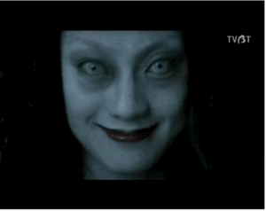 突然蹦出鬼动态图 开始正常突然吓人gif