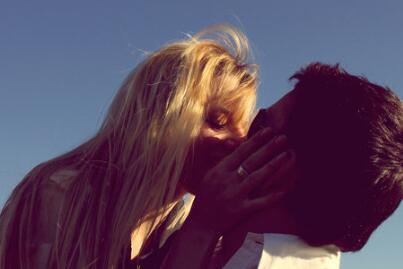 怎样接吻是门学问，学会能让情侣感情迅速升温