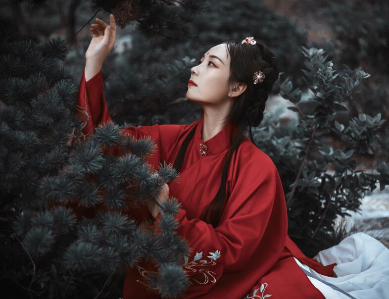 恃宠而骄 皇上你看他 娶了媳妇没半年就开始嘚瑟了 这什么人啊