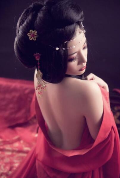 恃宠而骄 死去的王妃又复活了 整个昭王府上上下下都震惊不已