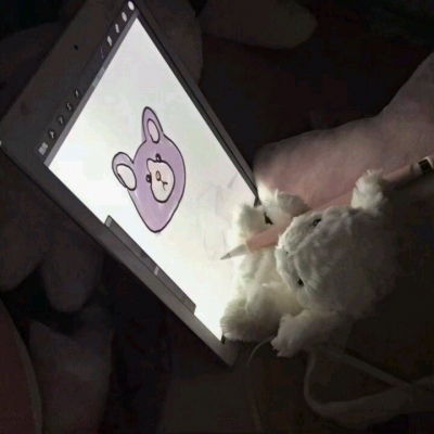 哼都怪你也不哄哄人家 捶你胸口你好讨厌 究竟是什么梗