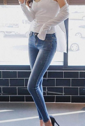 对男生干这种事 翻身跨坐在他的腰上 手掌按住他的肩膀