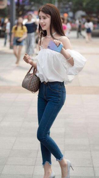 好尴尬的紧身裤，眼睛突然很辣，我要带墨镜