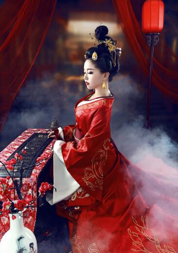 恃宠而骄 很黄很暴力 他们都跟主子一个德行吃喝嫖赌样样精通