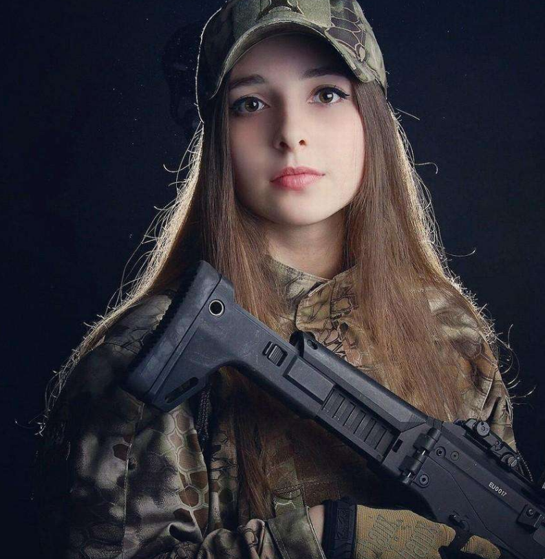 总裁一整夜没有退出她体内，啊好大进不去了求求你