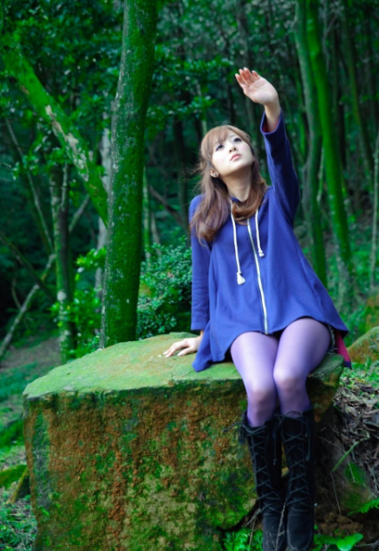 昨晚两个男朋友一起上我 男友忍不住把手放我下边