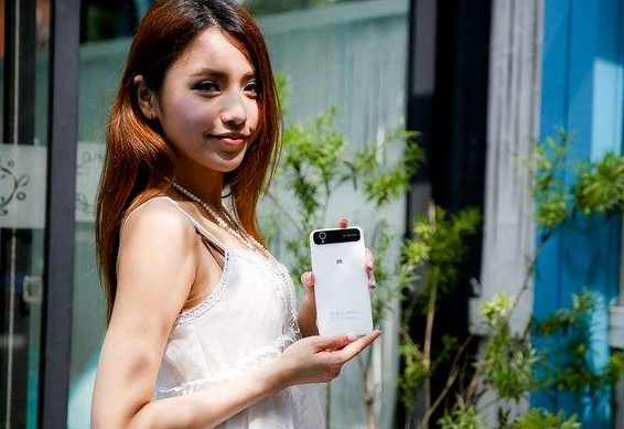 沉沦美女的堕落，我和少妇们的情感故事