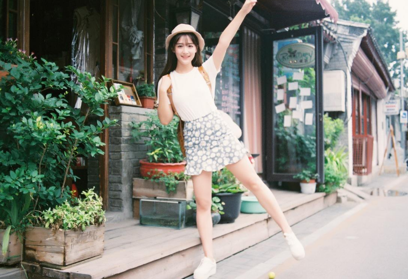 男人㕚女人后边的视频 女人在吃男生的私人部位