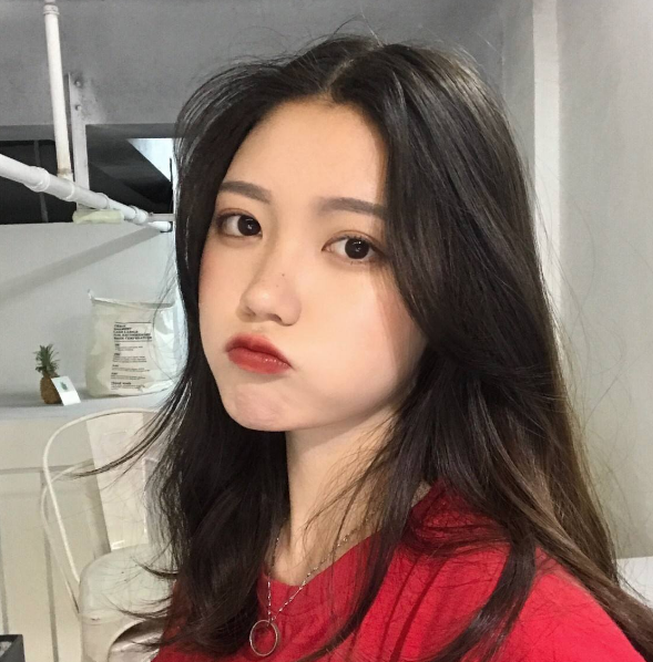 把葡萄一颗一颗推入她下面 喜欢听你叫