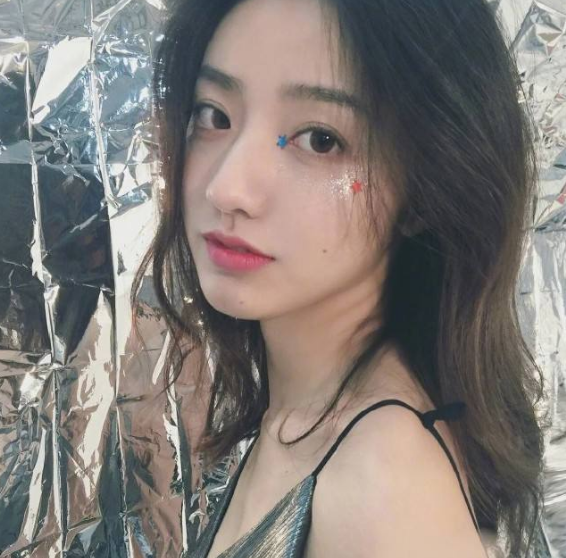 男朋友抱着我在教室做 男朋友抱着我在图书馆做