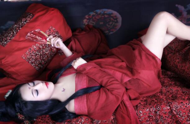 如此羞耻的动作 让柳如烟羞愤得几欲晕厥 把腿扒开让我添