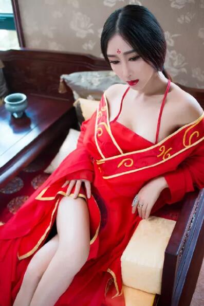 朝思暮想的仙女 摆出这幅无比刺激的姿势 好紧好湿硬的不行