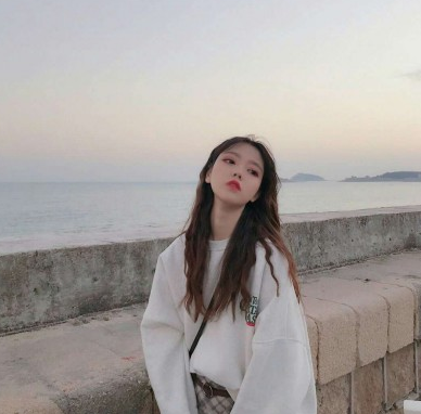 硕大抵着下面被吃了一晚上 宝贝乖一点