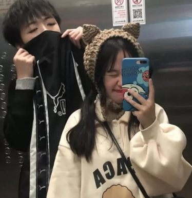 巨大在花唇上滑动然后挤进入 宝贝乖一点