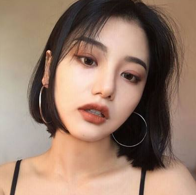 敏感的小东西,真没用 他手指来回在花缝里