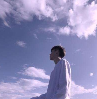 乳上抹蜜送到嘴边 喜欢大的塞得满满的