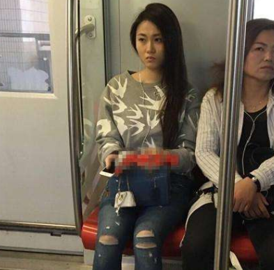 卧室传来声音 往上一挺舒服吗 忍不住 并拢了大腿