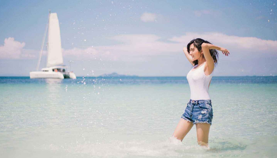 呃 快点舔一舔那个豆豆再这样你的宝贝乖女就要大声叫