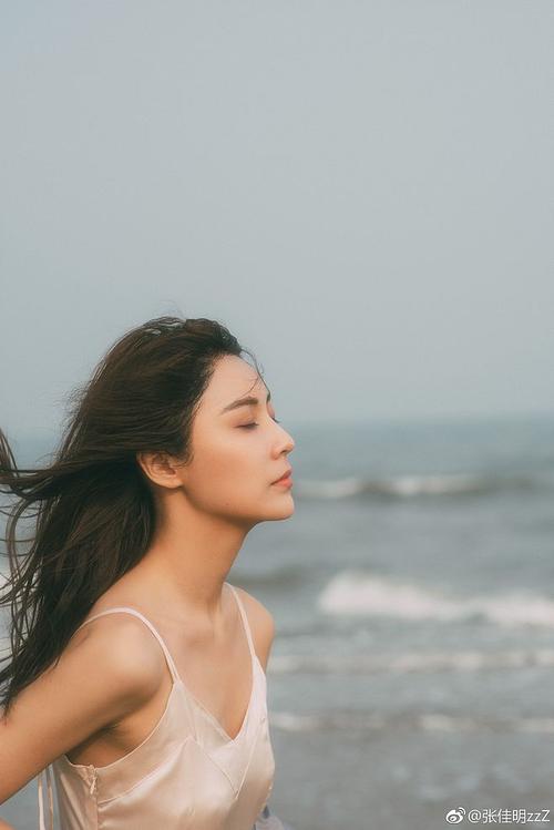 大叔轻一点 宝贝我还有一半没进去 