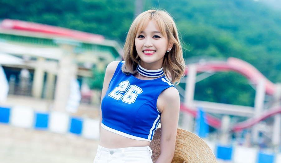 和岳父一起 在丈母娘双腿之间 做运动