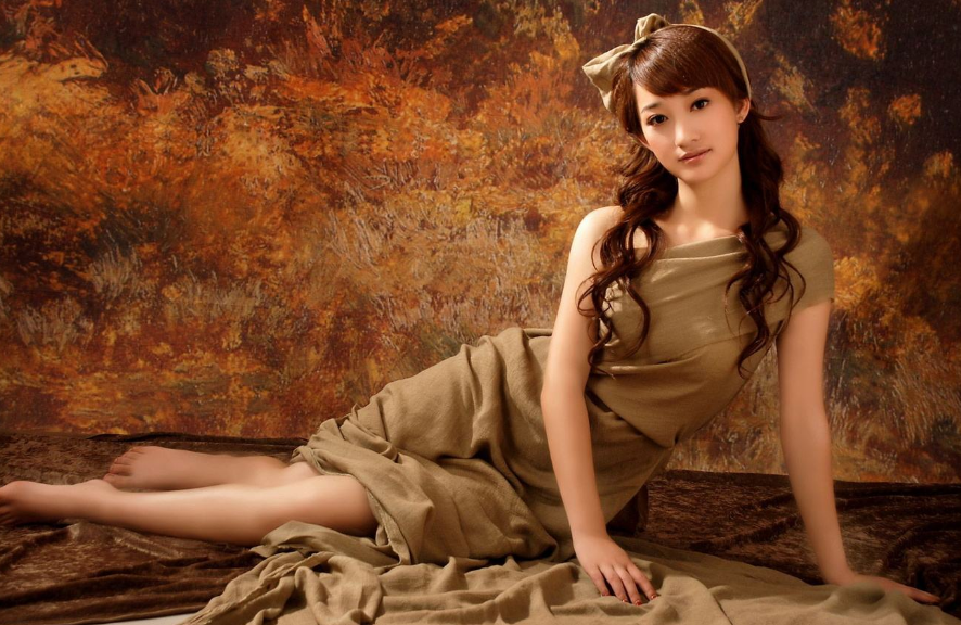 坐在男朋友腿上湿吻 男朋友半夜把我的腿打开了