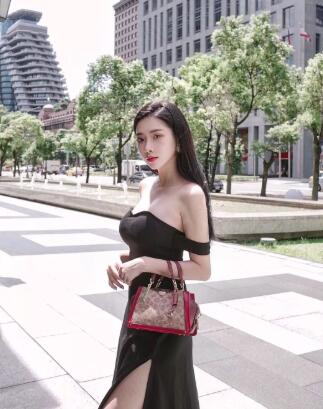 好紧好湿硬的不行 他心跳急促 全身愈发的狂热