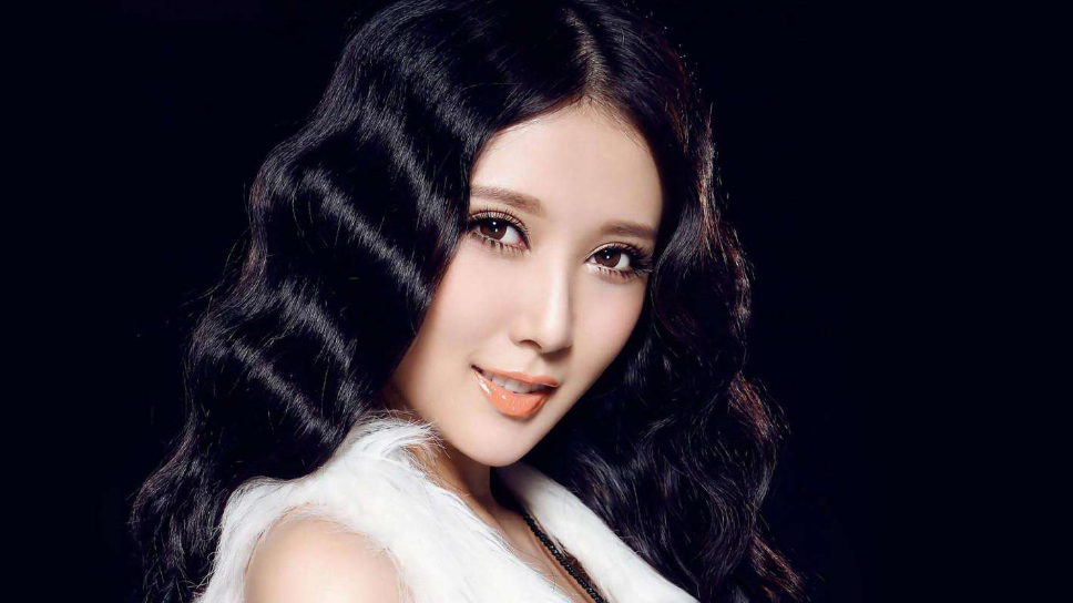 一个重重的撞击，把抽出来的自己完全撞了进去