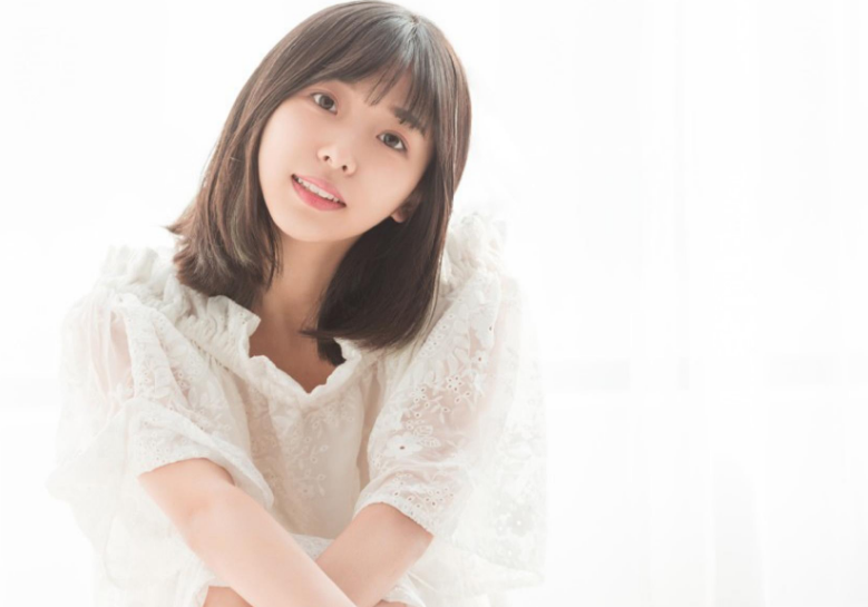 扣着她的腰凶猛的挺入 好紧好爽再浪一点 宝贝儿好深夹的太紧了