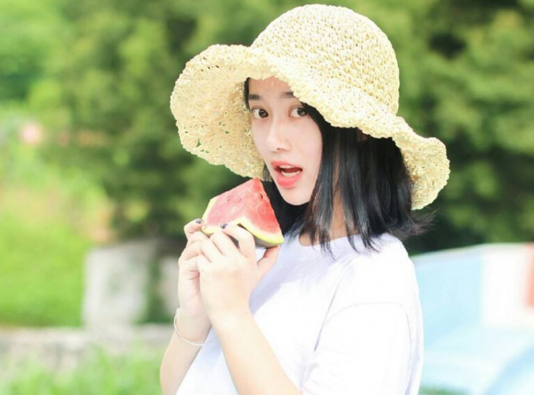 公车上好湿好紧 长途汽车卧铺上和做了 车上晃动进入