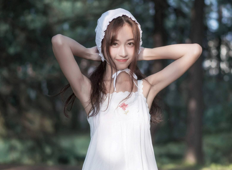 他搂着她的腰不断的冲刺 掐着她的腰入的更深