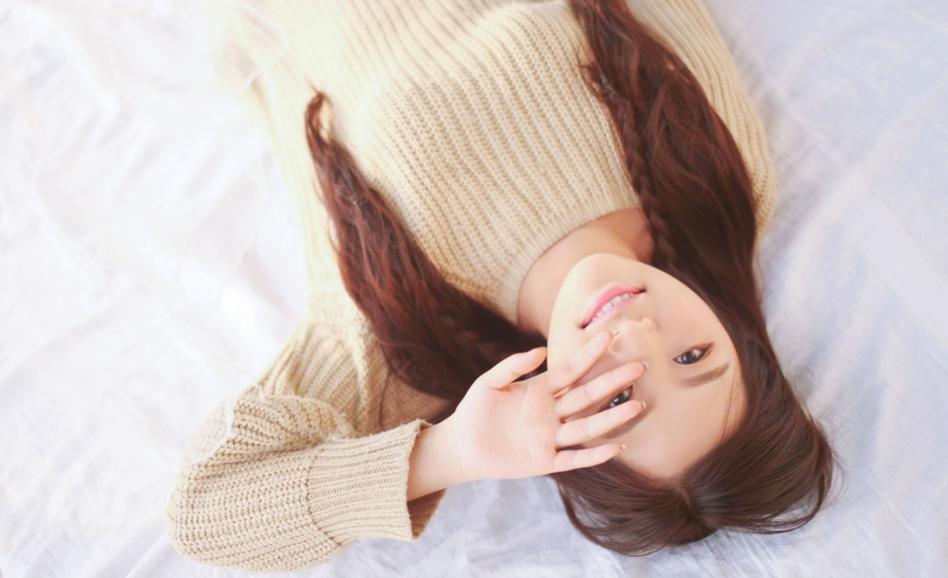 丫头不疼我就进去一下 马上就好了 不疼的