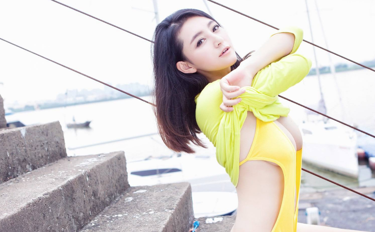 在厨房做饭 老公从后面抱着我 章厨房突然挺入