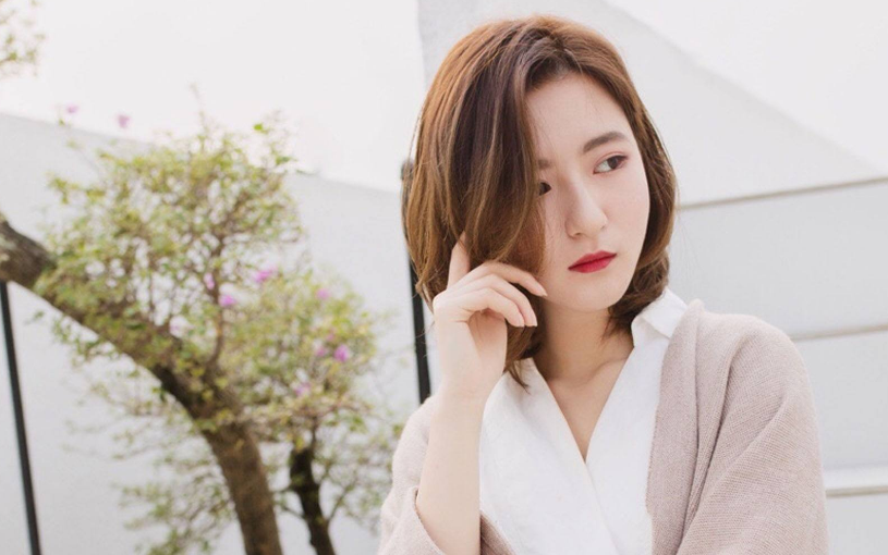 听着隔壁小情侣玩角色扮演 传来诱惑的女人叫声 我...