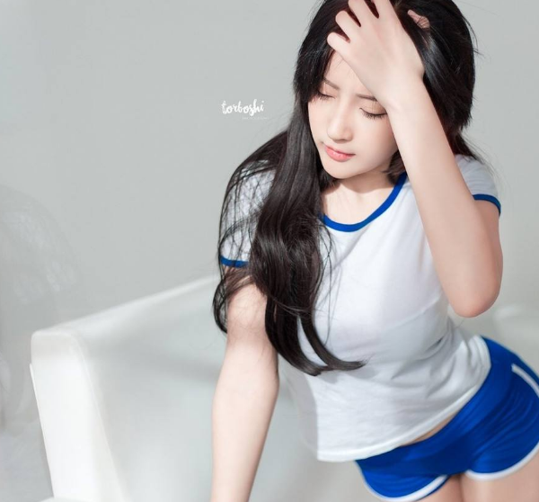 我脱了高中老师的奶罩 还让我脱她的内裤