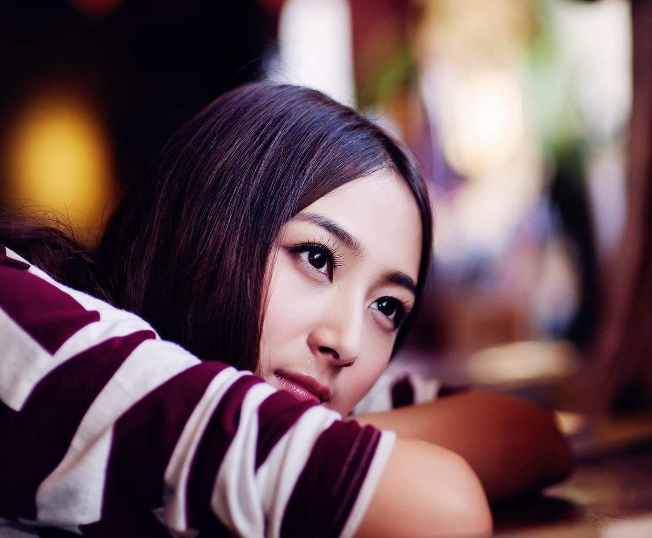 昨晚我们班六男生玩我胸 我是我们班里胸最大的美女