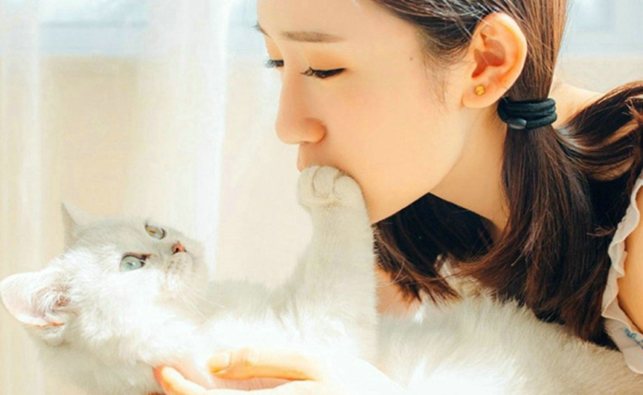 我的第一次 当着男朋友的面给了他叔叔