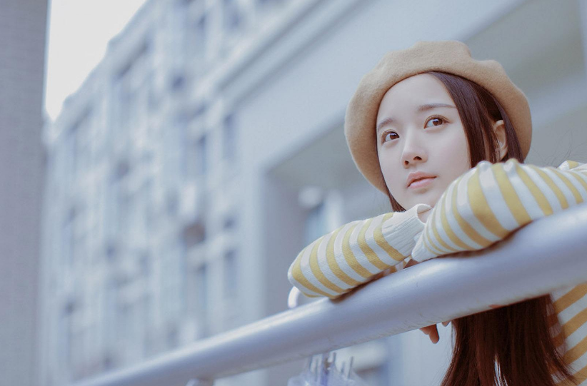 私处几指算松 他的舌头添着我的私处 太舒服了