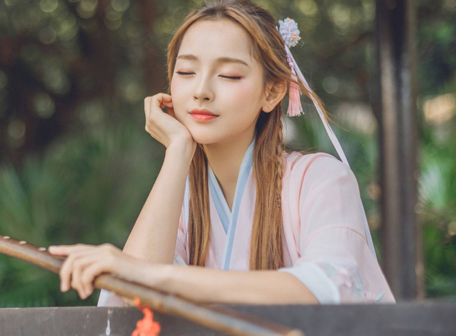 下面穿开档带珍珠的内裤 能穿着出门吗