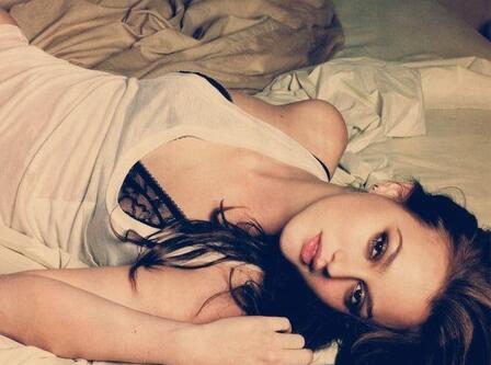 我想爱爱，忍不住摸了几把老婆，为什么男生一摸下面就好多水