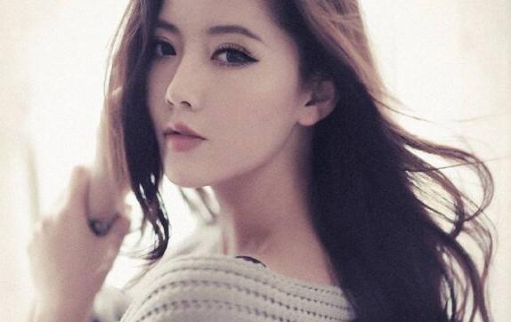 啊 一个女人又轻又喘的声音 发出娇吟喘息的声音